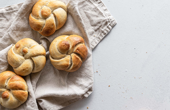 Źródło: https://www.activebeauty.at/leben/brot-backen-mit-christina/